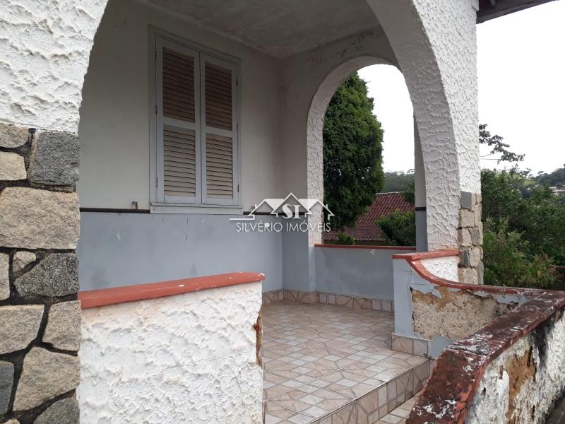 Casa à venda com 5 quartos, 200m² - Foto 2