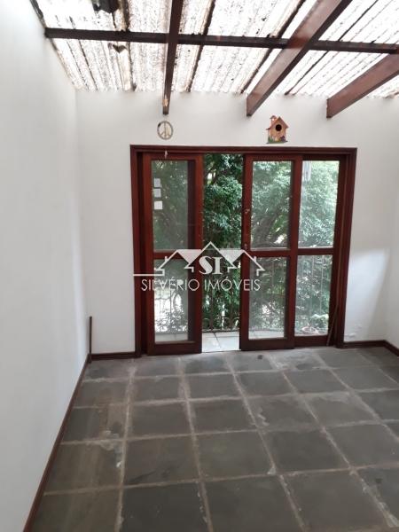 Casa à venda com 5 quartos, 200m² - Foto 8