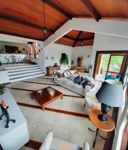 Casa para alugar com 4 quartos, 275m² - Foto 2