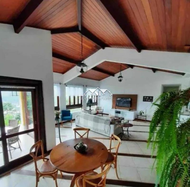 Casa para alugar com 4 quartos, 275m² - Foto 4