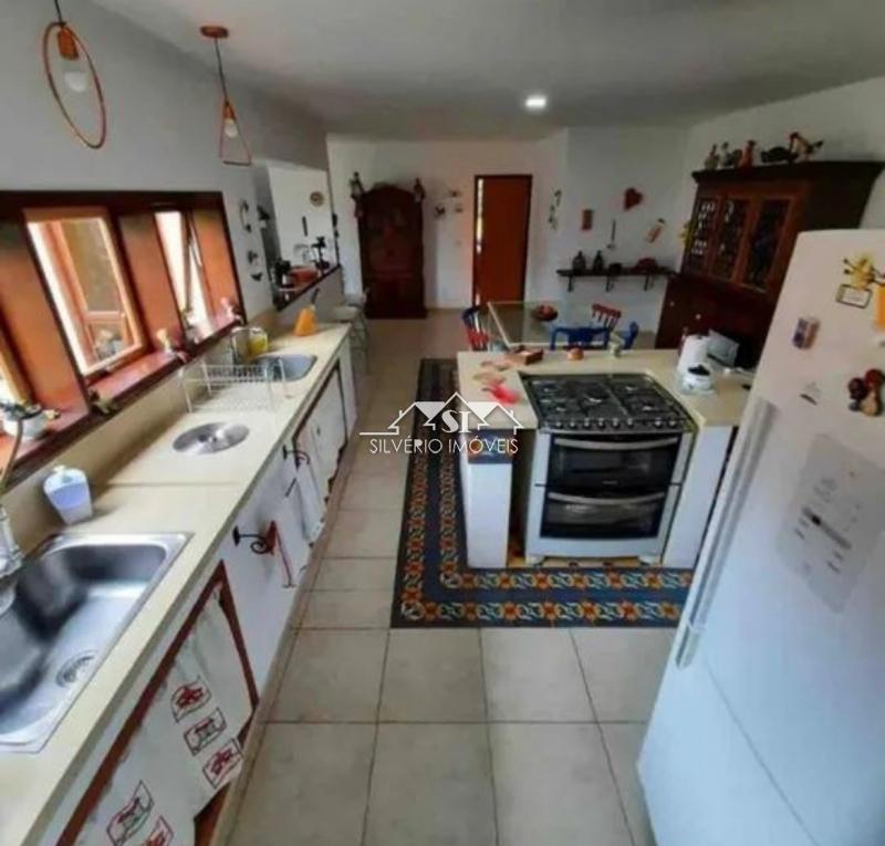 Casa para alugar com 4 quartos, 275m² - Foto 8