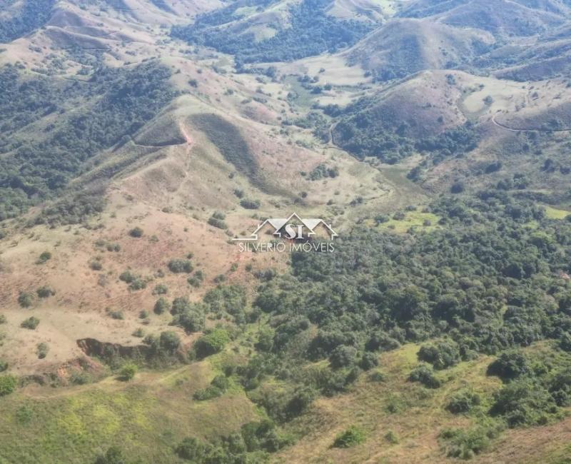 Fazenda à venda com 2 quartos, 250m² - Foto 2