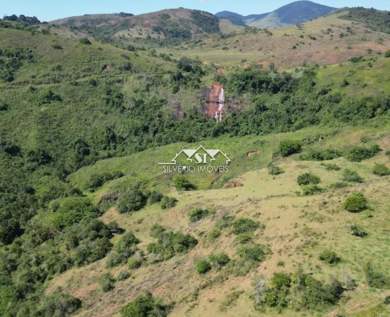 Fazenda à venda com 2 quartos, 250m² - Foto 9
