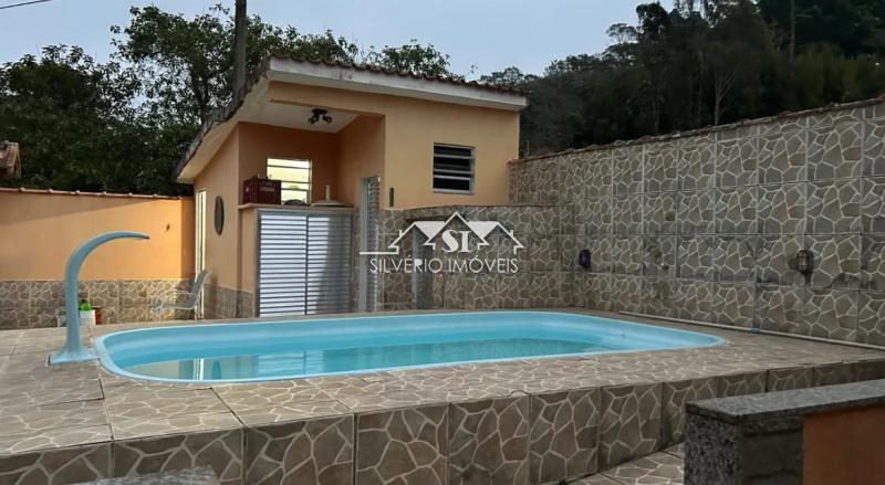 Casa à venda com 3 quartos, 180m² - Foto 1