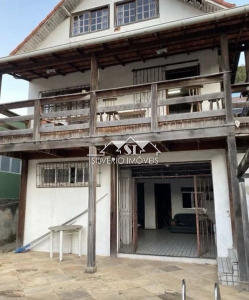 Casa à venda com 5 quartos, 200m² - Foto 1