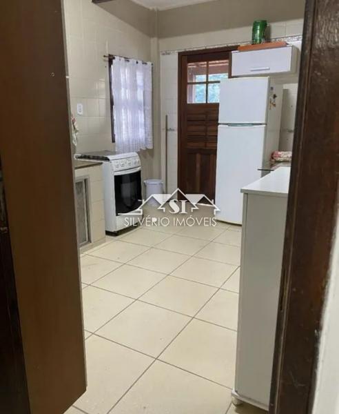 Casa à venda com 5 quartos, 200m² - Foto 4