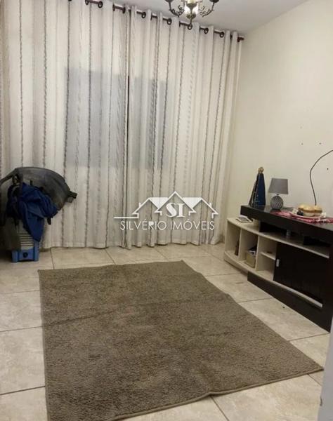Casa à venda com 5 quartos, 200m² - Foto 2