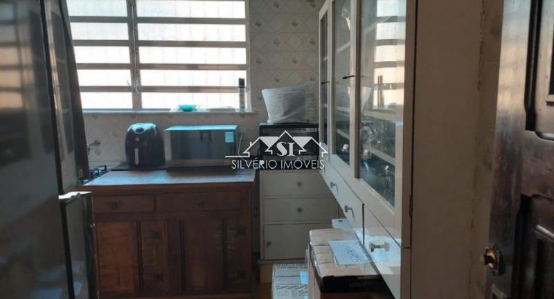 Casa à venda com 4 quartos, 224m² - Foto 2