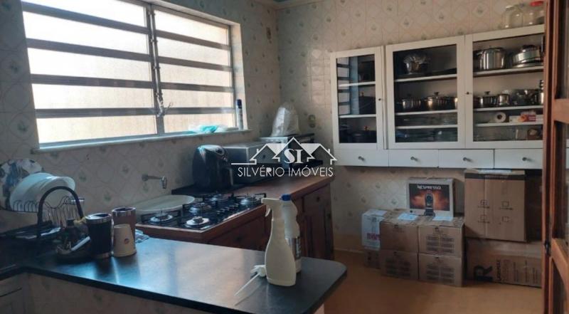 Casa à venda com 4 quartos, 224m² - Foto 3