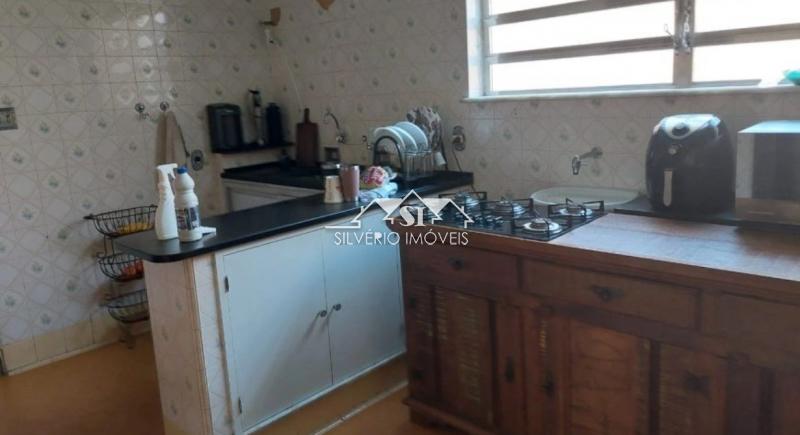Casa à venda com 4 quartos, 224m² - Foto 4