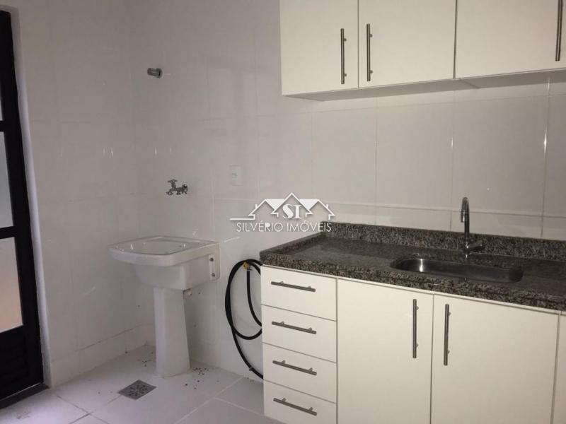 Apartamento à venda com 2 quartos, 65m² - Foto 2