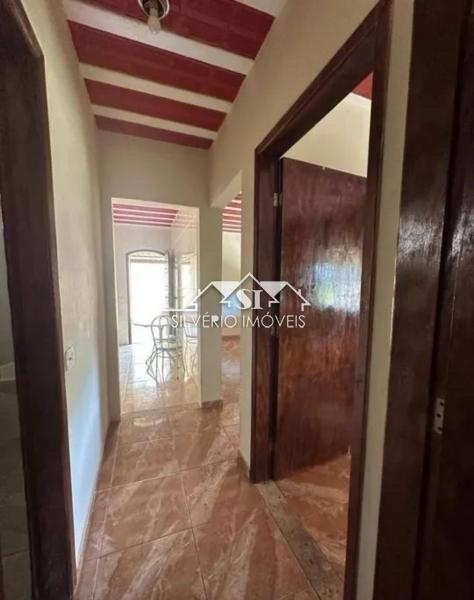 Casa à venda com 2 quartos, 200m² - Foto 2
