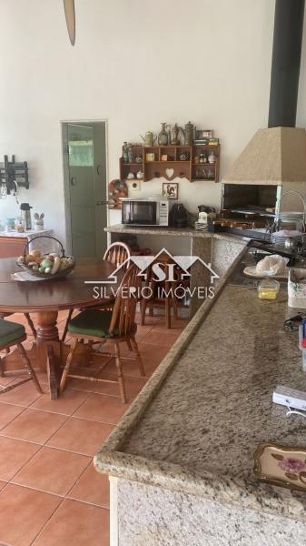 Casa para alugar com 4 quartos, 250m² - Foto 9