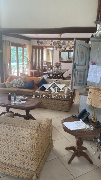 Casa para alugar com 4 quartos, 250m² - Foto 14