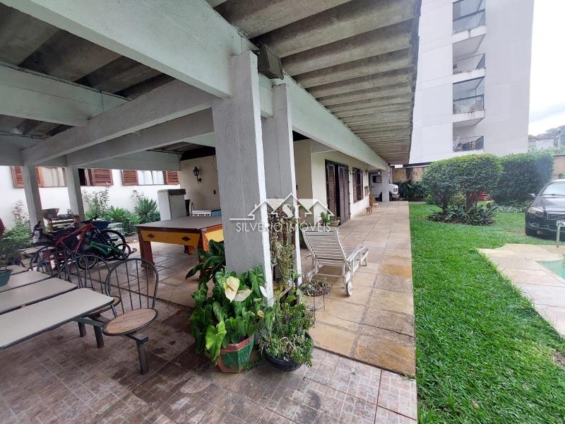 Casa à venda com 4 quartos, 207m² - Foto 2