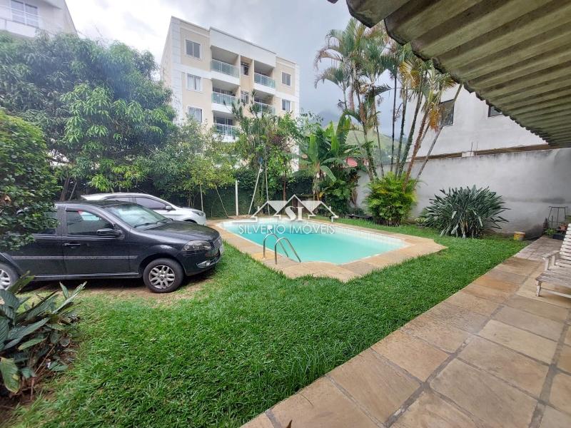 Casa à venda com 4 quartos, 207m² - Foto 3