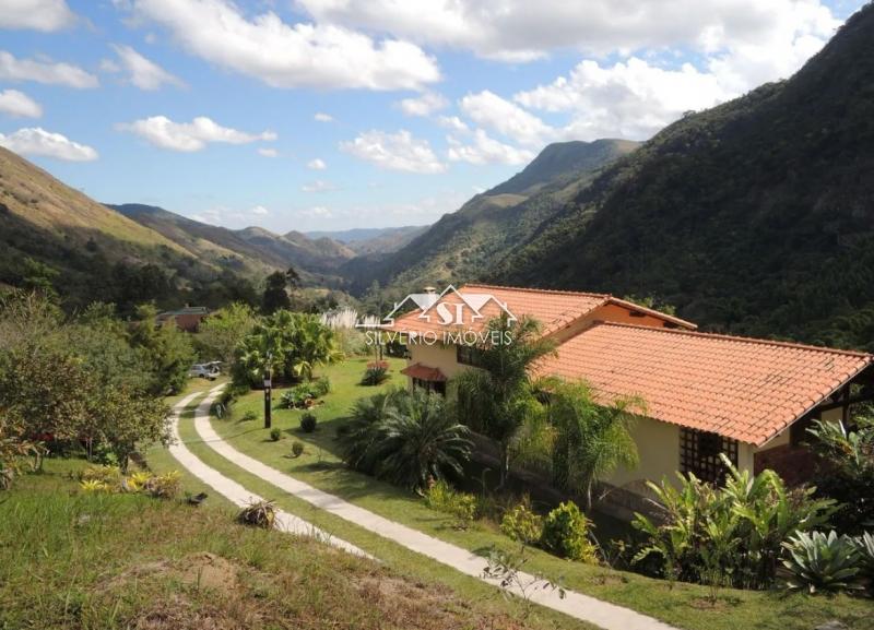 Casa à venda com 3 quartos, 250m² - Foto 2