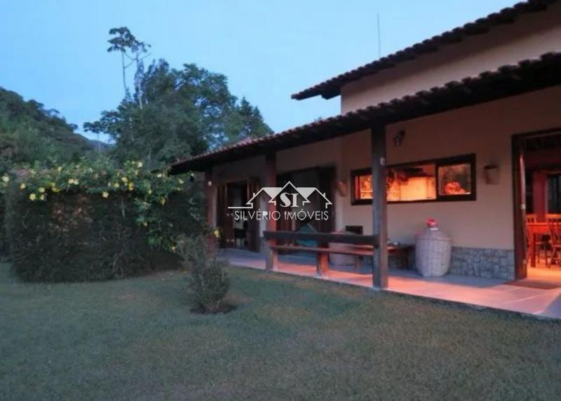 Casa à venda com 3 quartos, 250m² - Foto 4