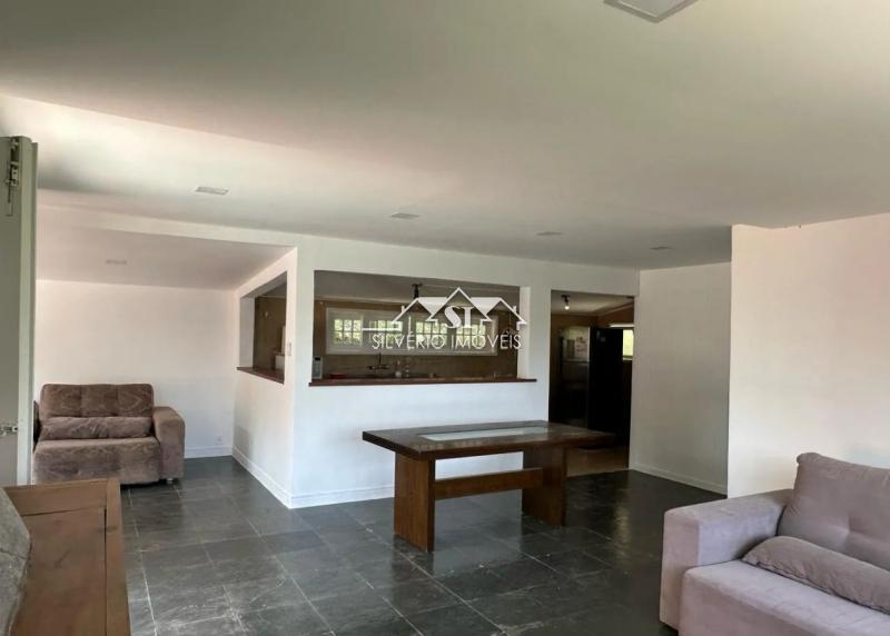 Casa à venda com 7 quartos, 300m² - Foto 3