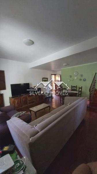 Casa à venda com 3 quartos, 220m² - Foto 2