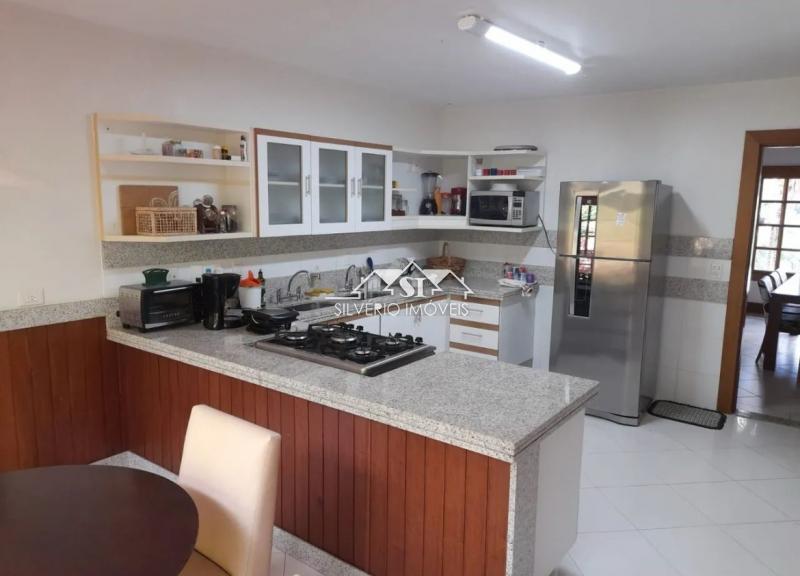 Casa para alugar com 5 quartos, 190m² - Foto 15