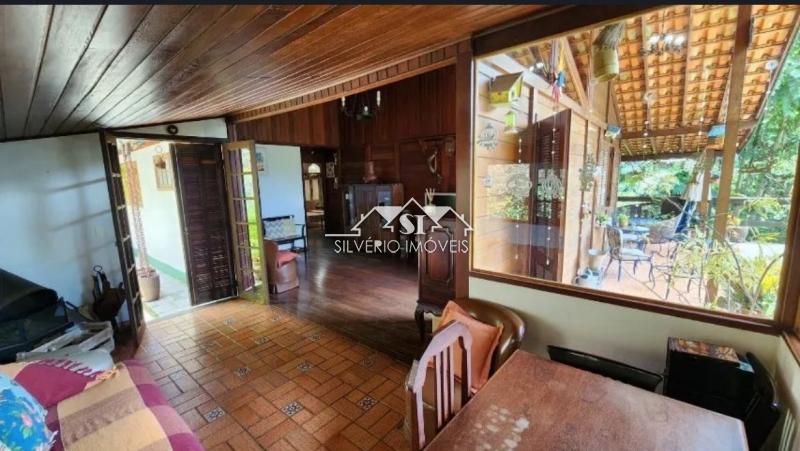 Casa à venda com 5 quartos, 200m² - Foto 4