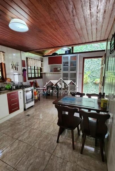 Casa à venda com 5 quartos, 200m² - Foto 6