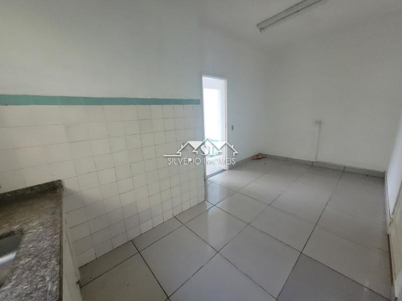 Casa para alugar com 4 quartos, 80m² - Foto 24