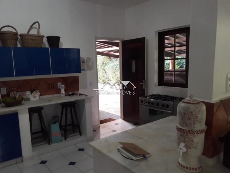 Casa à venda e aluguel com 4 quartos, 250m² - Foto 9