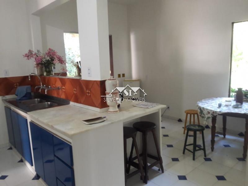Casa à venda e aluguel com 4 quartos, 250m² - Foto 12