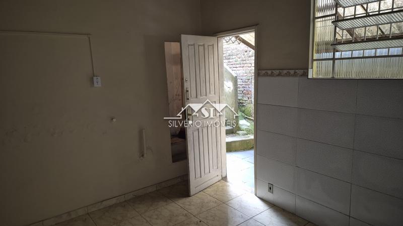 Casa à venda com 5 quartos, 150m² - Foto 3