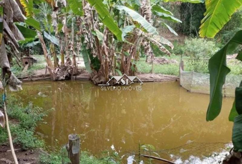 Casa à venda com 4 quartos, 200m² - Foto 2