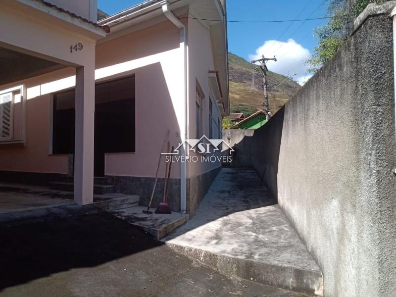 Casa à venda com 4 quartos, 200m² - Foto 5