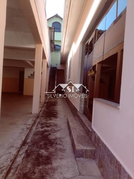 Casa à venda com 4 quartos, 200m² - Foto 4