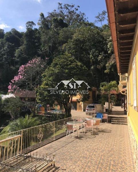 Casa à venda com 5 quartos, 230m² - Foto 3