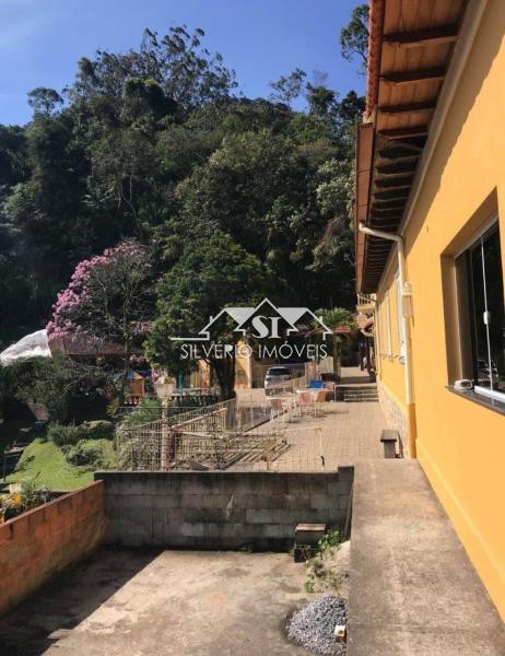 Casa à venda com 5 quartos, 230m² - Foto 4