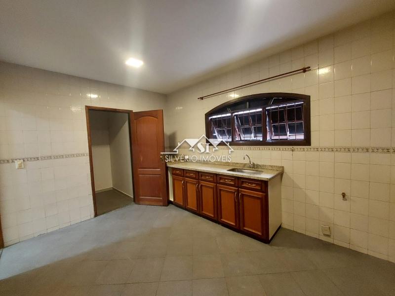 Casa à venda com 3 quartos, 230m² - Foto 18