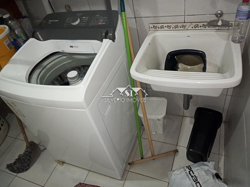 Casa à venda com 5 quartos, 230m² - Foto 2