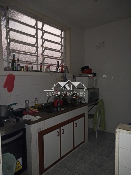 Casa à venda com 5 quartos, 230m² - Foto 4