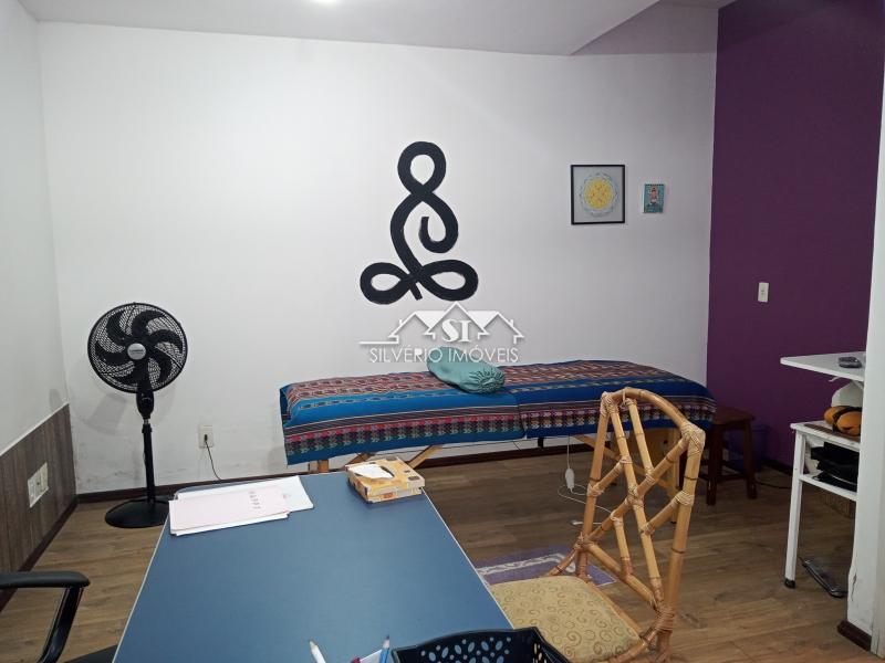 Casa à venda com 5 quartos, 230m² - Foto 10