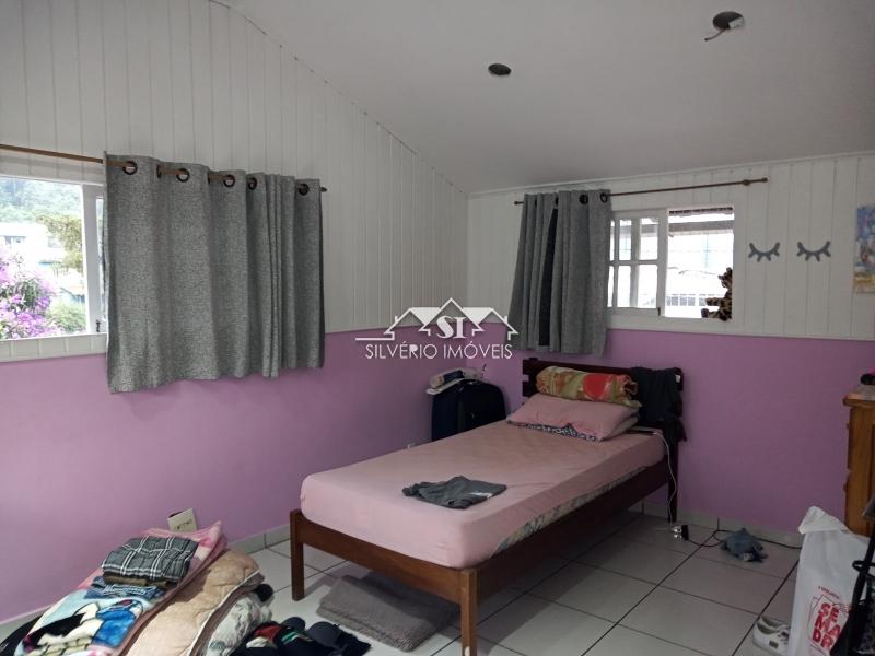 Casa à venda com 5 quartos, 230m² - Foto 27