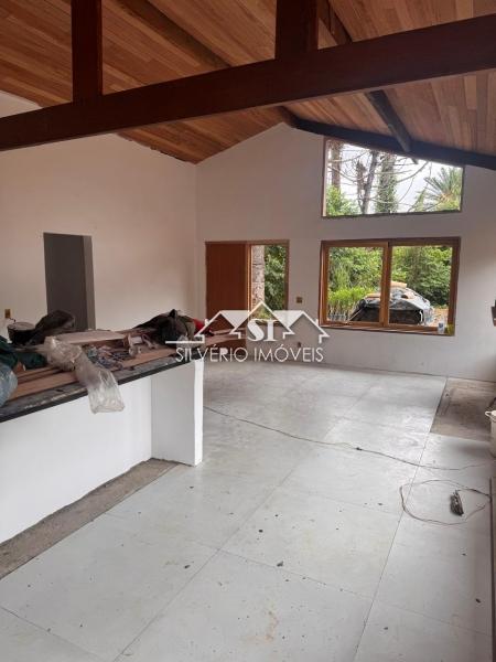 Casa à venda com 3 quartos, 225m² - Foto 3