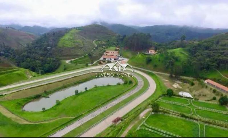 Fazenda à venda com 10 quartos, 8000m² - Foto 1