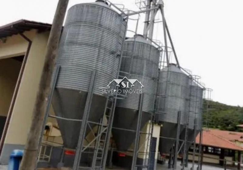 Fazenda à venda com 10 quartos, 8000m² - Foto 16