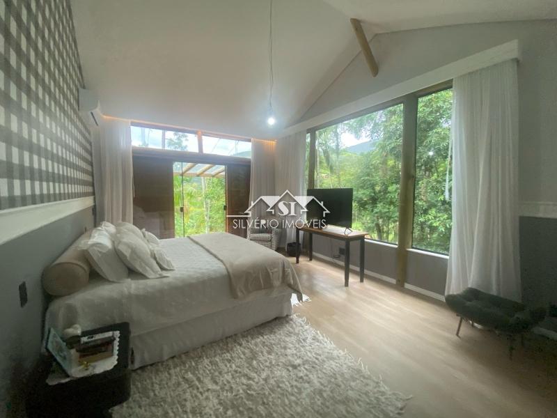 Casa à venda com 6 quartos, 400m² - Foto 14