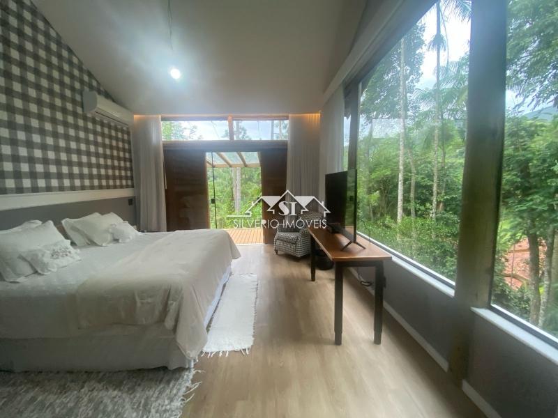 Casa à venda com 6 quartos, 400m² - Foto 23