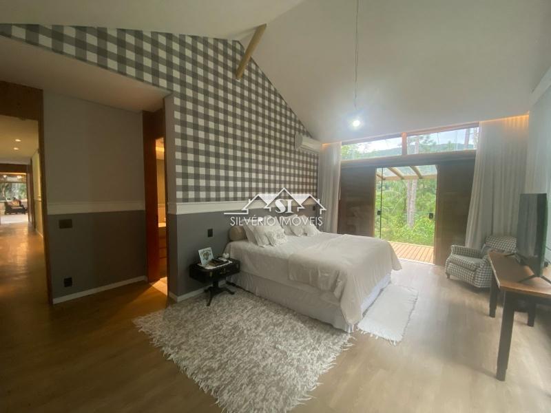 Casa à venda com 6 quartos, 400m² - Foto 25