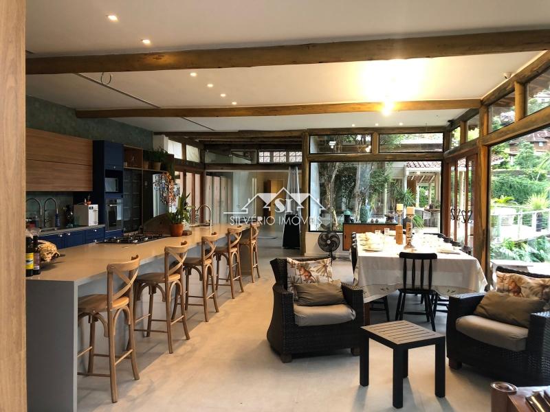 Casa à venda com 6 quartos, 400m² - Foto 4
