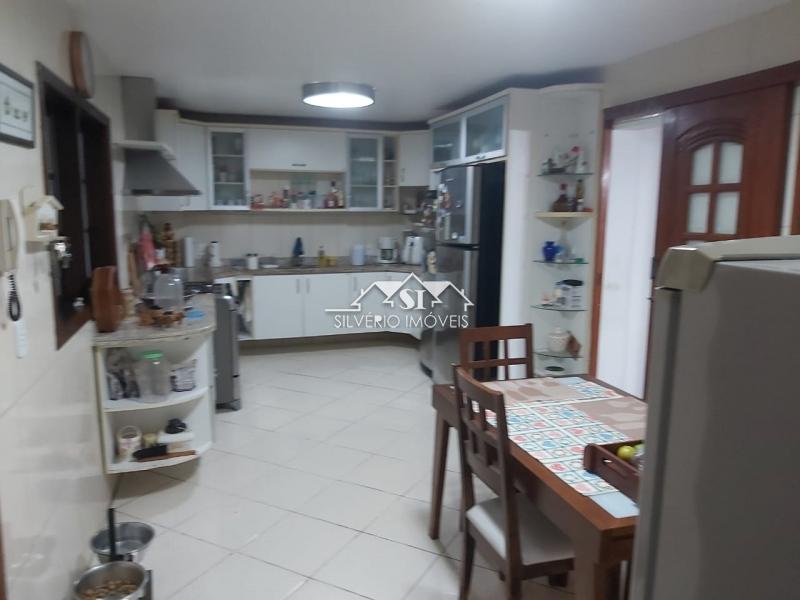 Casa à venda com 3 quartos, 200m² - Foto 3