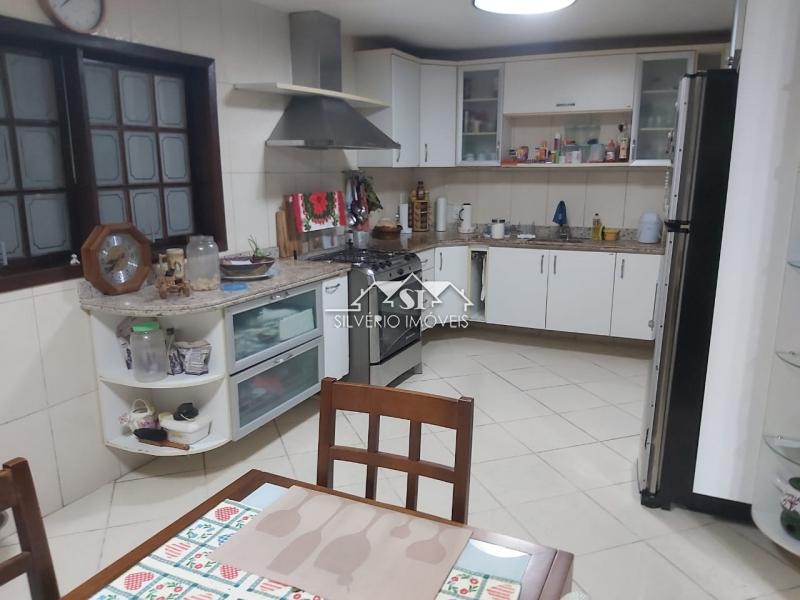 Casa à venda com 3 quartos, 200m² - Foto 4
